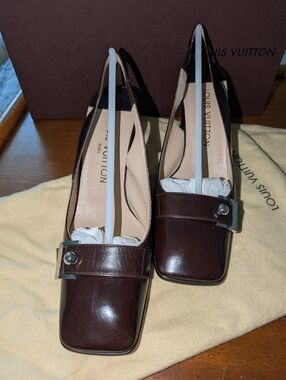 Louis Vuitton Authentic Deep Brown Leather Slingback Pumps. SZ 37. EUC.